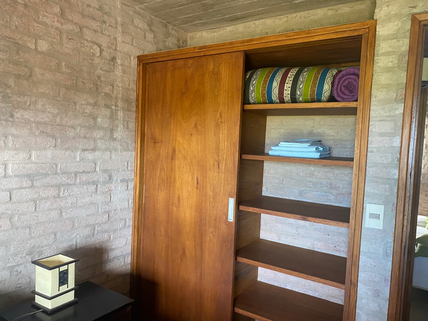 Placard con ropa de cama